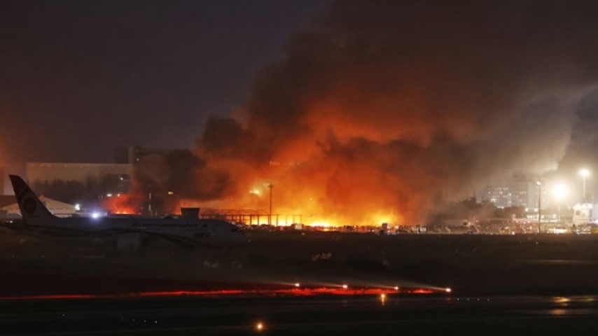 ৫ ঘণ্টায়ও বিমানবন্দরের আগুন নিয়ন্ত্রণে আসেনি